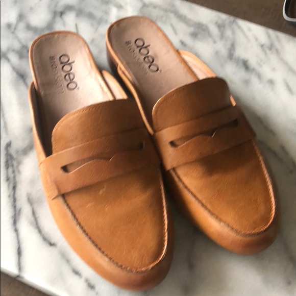 Shoes - Abeo B.I.O system tan slides in size 8.